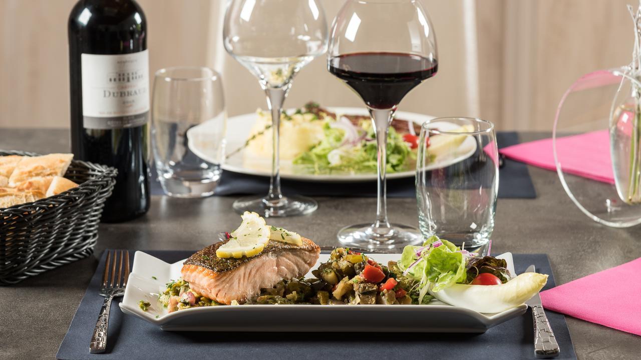 Hotel Restaurant L'Evidence Neufchâteau Екстериор снимка